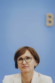 Bettina Stark-Watzinger (FDP), Federal Minister of Education and Research, at a press conference on