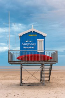Lifeguard hut, blue, observation tower, rescue tower, beach, North Sea island, Langeoog, Germany,