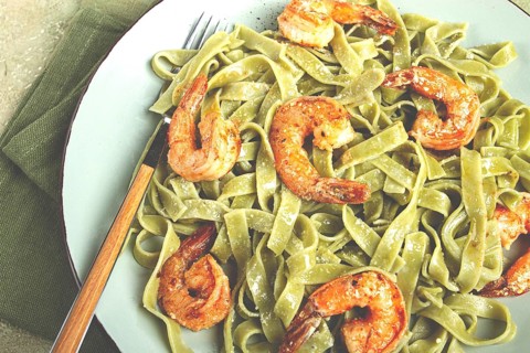 Tagliatelle with spinach, in cream sauce, with shrimp, homemade, no people