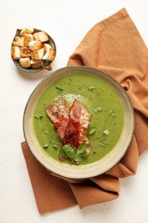 Green mashed soup, with bacon and croutons, homemade, no people