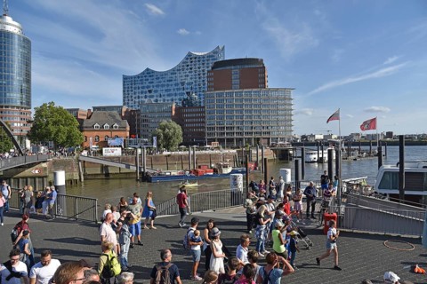 Europe, Germany, Hanseatic City of Hamburg, Jan Fedder Promenade, St. Pauli Landungsbrücken, Elbe