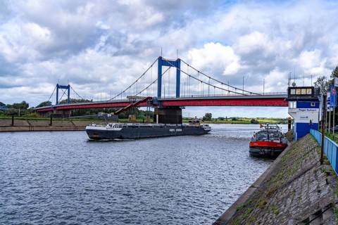 Harbour Duisburg Ruhrort, Vinckekanal, tankers, behind the Friedrich-Ebert-Bridge over the Rhine