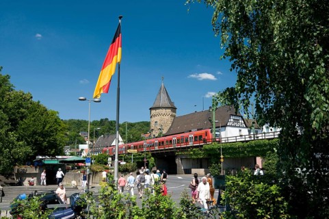 Europe, Germany, Rhineland-Palatinate, Linz, Rhine, View of railway line at Rheintor, Linz,