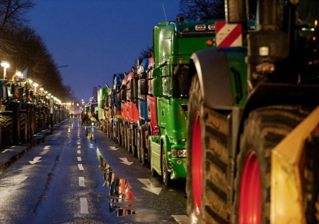 Thousands of farmers demonstrate with their tractors and logistics companies against the planned