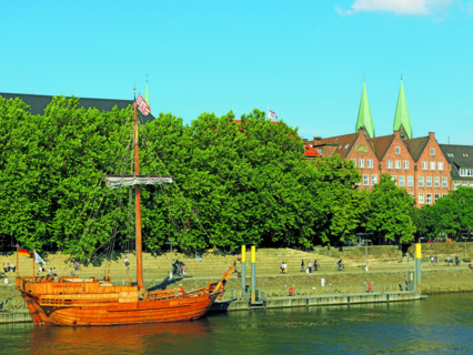 Weser, at the Schlachte, riverside promenade, Hozschiff, Roland von Bremen, Bremen, Germany, Europe