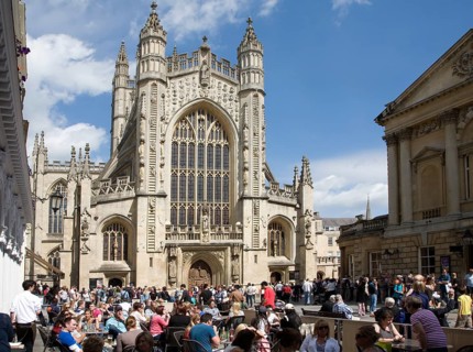 Tourists in the Abbey churchyard, Bath, Somerset, England, United Kingdom, Europe