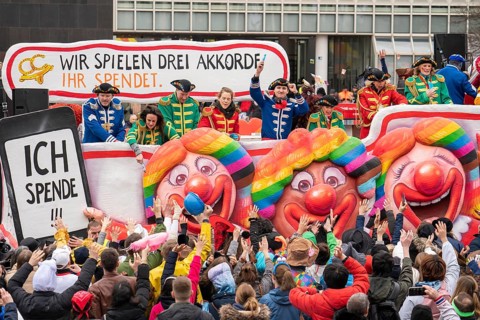Rose Monday parade in Düsseldorf, themed floats of carnival societies and other participants in the
