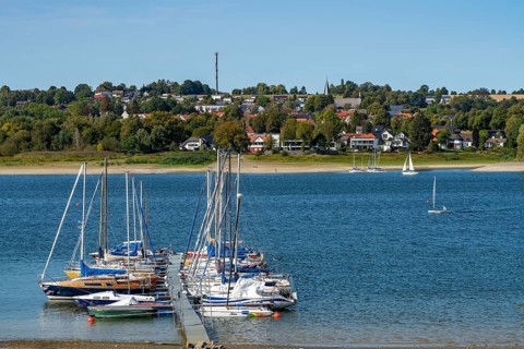 Lake Möhne, reservoir in the northern Sauerland, jetties on the southern shore, extremely low water