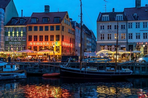 Nyhavn, in the Frederiksstaden district, in the evening, harbour district with houses over 300