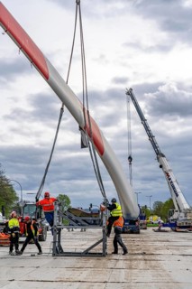 Preparation for the transport of a 68 metre long blade, a wind turbine, with a self-propelled