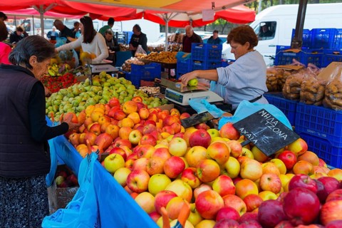 Market scene with apples, pears and people shopping, Market, Nafplio, Nauplia, Nauplion, Nafplion,