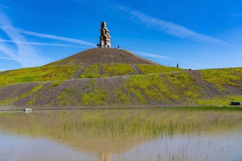 Rheinelbe spoil tip in Gelsenkirchen, 100 metre high spoil tip, landscape park, with the sculpture
