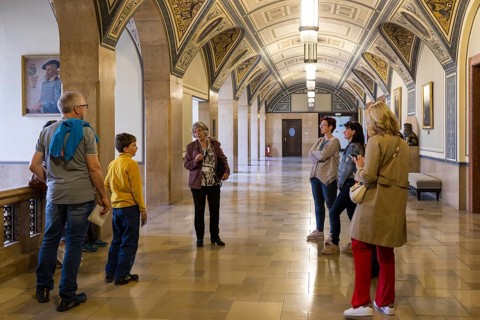 City tour through the town hall, here in the mayor's gallery in the foyer, interior design of the