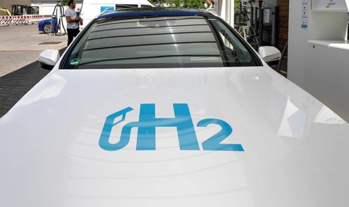 Fuelcell vehicle at a hydrogen filling station, Berlin, 17.05.2021