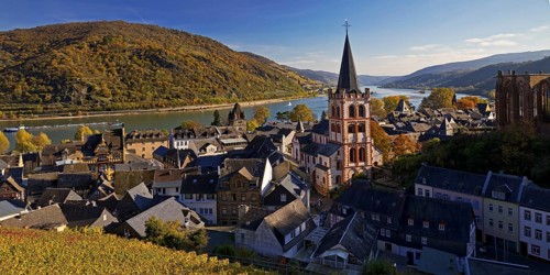 Autumn view of Bacharach on the Rhine with St. Peter's Church, UNESCO World Heritage Upper Middle