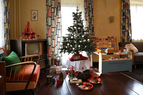 Christmas room with Christmas tree in a flat from the 1950s, Industrial Museum, Lauf an der