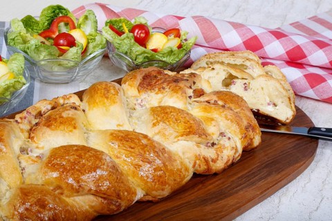 Swabian cuisine, hearty yeast plait with smoked meat, salty wreath bread, yeast yeast dough pastry,