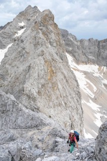 Mountaineer on the Jubiläumsgrat between Zugspitze and Alpspitze, high mountains, Wetterstein