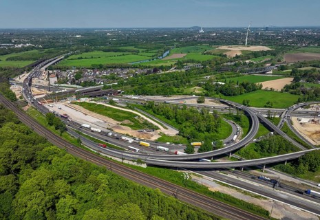 Duisburg, North Rhine-Westphalia, Germany, Kaiserberg motorway junction. The busy area with the A40