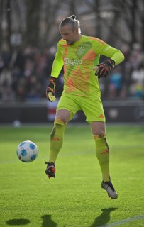 Goalkeeper Remko Pasveer Ajax Amsterdam (01) Action on the ball Robert-Schlienz-Stadion, Stuttgart,