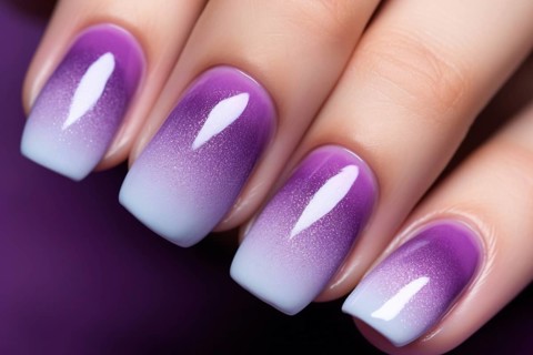 Close up of woman's fingernails with ombre style blue and purple nail art design. KI generiert,