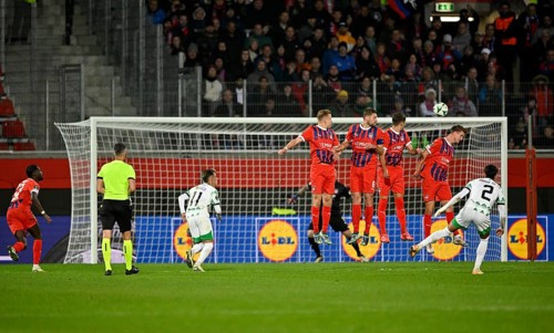 Free kick, shot on goal, action, goal chance Jorge Silva NK Olimpija LjublJjana (02) v Mauer,