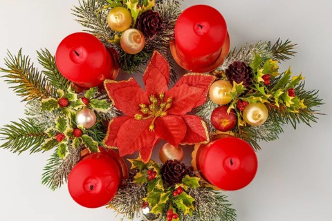Round Advent wreath with red candles and Christmas decorations, from above