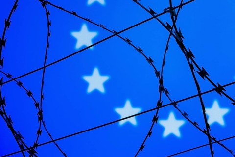 Symbolic image, migration, defence against refugees wanting to enter the EU, barbed wire overarches