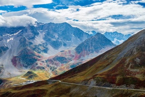 France, region Provence-Alpes-Côte d'Azur, Savoier Alps, Departement Hautes-Alpes, road to pass Col