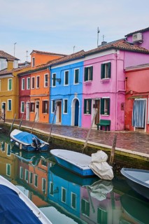 Colorful houses beside the waterway in between 'Riva dei Santi' and 'Fondamenta di Terranova' with