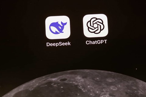 Application App from the Chinese start-up DeepSeek and the US software company OpenAI ChatGPT on