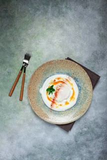 ?ilbir, traditional Turkish breakfast, Turkish eggs with yogurt and butter, homemade, no people