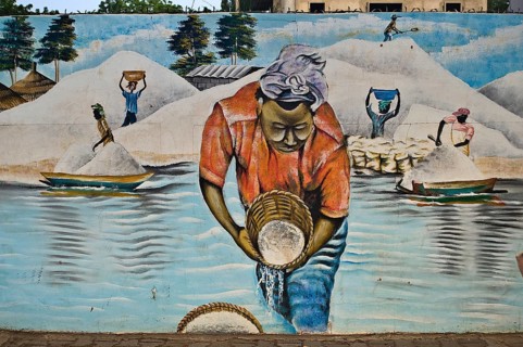 Mural depicting salt workers at work (Kaolack, Senegal)