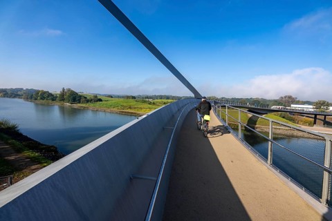 New bridge over the Rhine-Herne Canal and the Emscher, leap over the Emscher, bicycle and