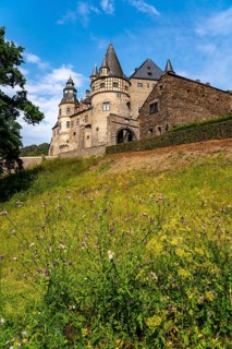 Bürresheim Castle, castle north-west of Mayen on a rocky spur in the Nettetal valley,