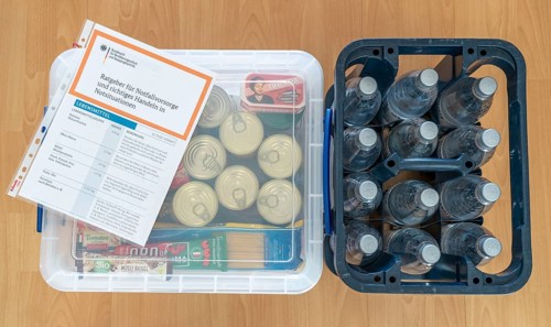 Emergency preparedness, food supply in a private household, box of long-life food, 10-day supply,