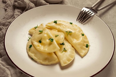 Pierogi, ein traditionelles Gericht der polnischen Küche, Knödel, Draufsicht, Nahaufnahme, keine