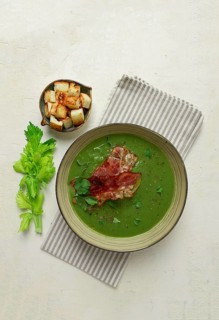 Green mashed soup, with bacon and croutons, homemade, no people