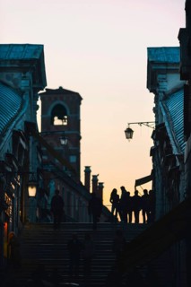 Tourists as silhouette on the Rialto Bridge in the last evening sun, crowded, full, city trip,