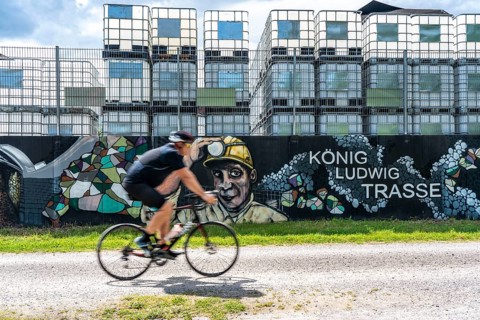 The König-Ludwig-Trasse in Recklinghausen, cycle and footpath on a former railway line between