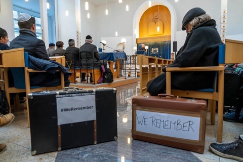 Suitcase march in Recklinghausen, for the 2nd time over 500 people walk through Recklinghausen,