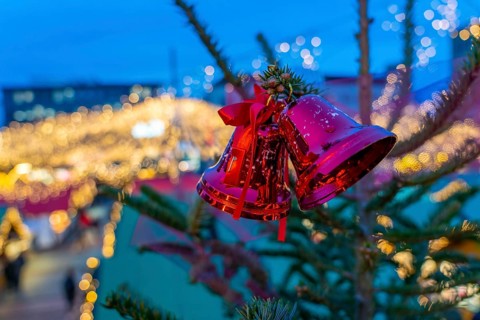 Pre-Christmas season, Christmas market on Kennedyplatz in the city centre of Essen, Christmas tree