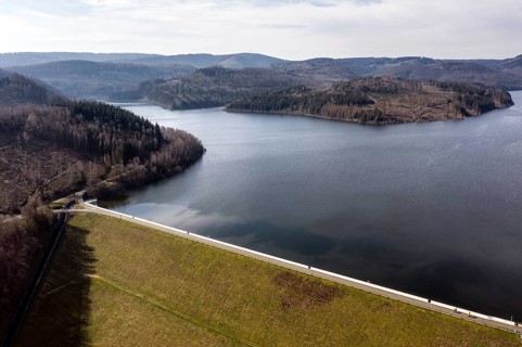 Dam of the Granetal dam. The dam has a capacity of 46.4 million cubic metres of water, Langelsheim,