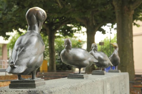 Duck figures from the duck fountain by August Gaul 1929, sculptures, bronze, bird figure, depth of