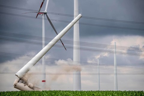 Demolition of the tower of a 20 year old wind turbine, in the Werl wind farm, 5 old Enercon E-66