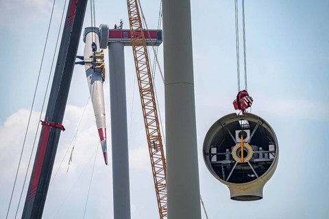 Erection of an Enercon E-160 wind turbine, rear, assembly of the first blade, 4 turbines with a