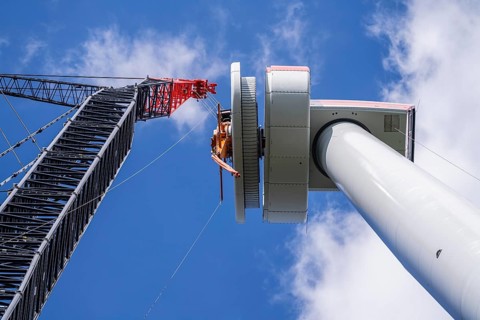 Erection of a wind turbine, wind energy plant, assembly of the ring generator, with a crawler