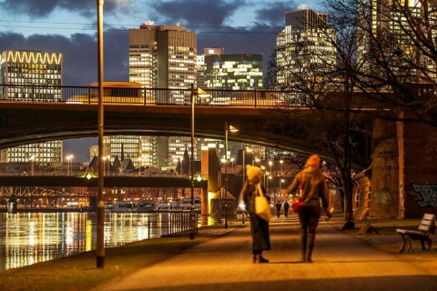 Skyline of the city centre of Frankfurt am Main, cycle and footpath, promenade, along the river