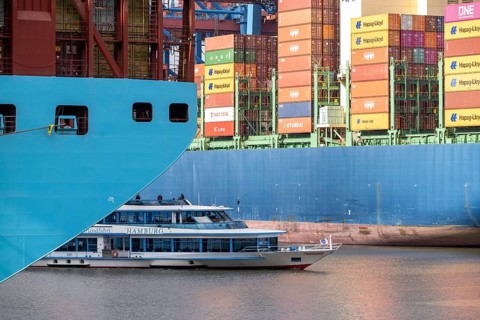 Harbour tour in Waltershofer Hafen, HHLA Container Terminal Burchardkai, HMM Nuri container