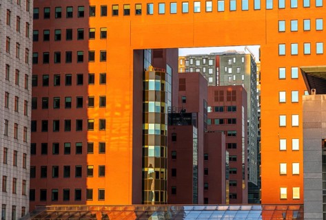 View through the building of the public prosecutor's office, red, on Wilhelminaplein, on the Nieuwe